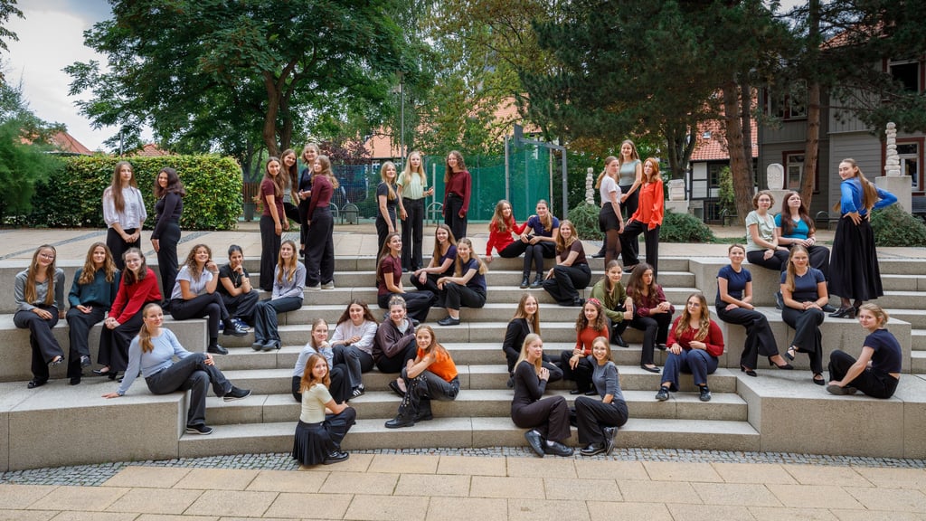 Der Mädchenchor des Landesgymnasiums für Musik Wernigerode beginnt am Samstag, 29. November 2025, seine Reihe von Adventskonzerten in der Blankenburger Bartholomäuskirche.