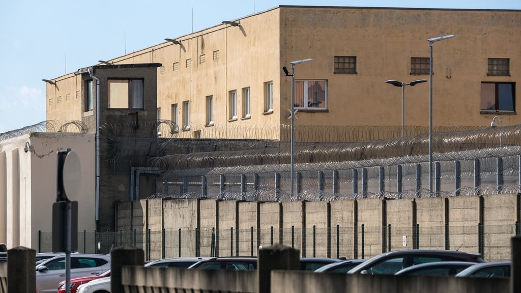 Blick auf die JVA Frohe Zukunft in Halle.