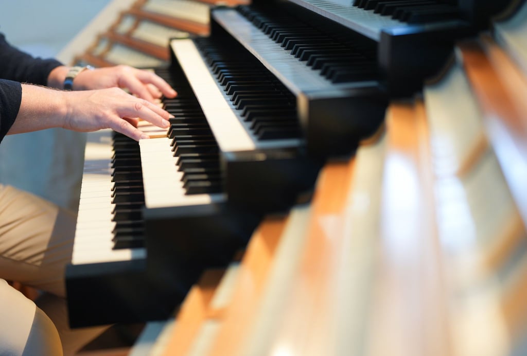 Kirchenmusikerinnen und Kirchenmusiker besitzen in vielen Gemeinden eine existenzielle Schlüsselfunktion mit ihrer Musik - auch in Hamburg, Schleswig-Holstein, Mecklenburg-Vorpommern und Niedersachsen. (Symbolbild)