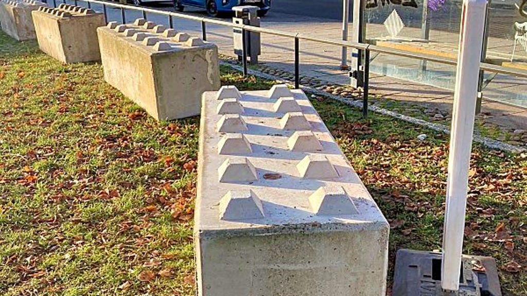 Absperrungen auf dem Barbyer Kirchplatz.