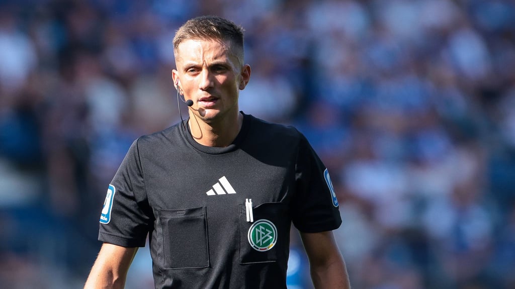 Schiedsrichter Felix Bickel wird das Heimspiel des 1. FC Magdeburg gegen den 1. FC Nürnberg am Samstag in der 2. Bundesliga leiten.