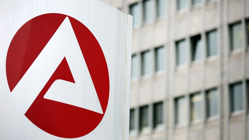 In Sachsen-Anhalt ist die Arbeitslosigkeit im November nur geringfügig um 0,1 Prozent zurückgegangen. (Archivbild)