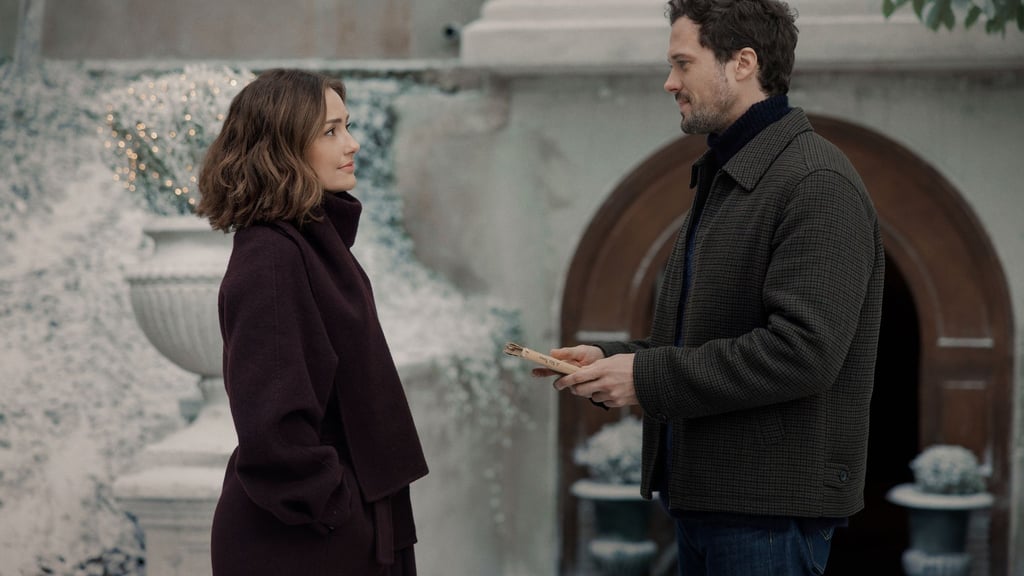 Minka Kelly und Tom Wozniczka spielen im romantischen Weihnachtsfilm „Champagne Problems“.