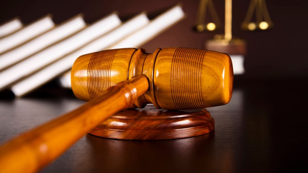 Von nacktem Autofahren bis zu Filmfreigaben: Manche Vorschriften wirken wie aus einer anderen Welt.