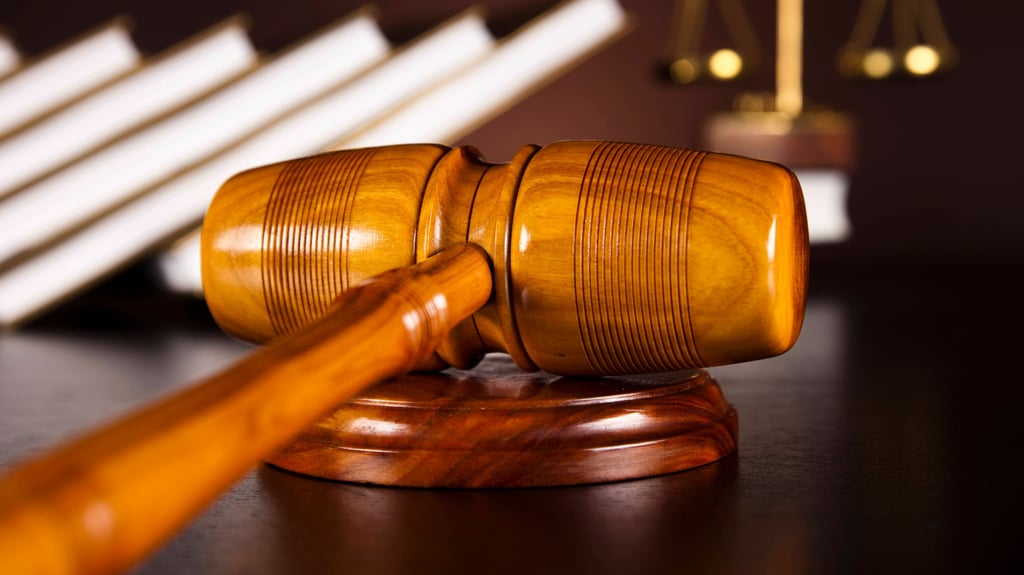 Von nacktem Autofahren bis zu Filmfreigaben: Manche Vorschriften wirken wie aus einer anderen Welt.