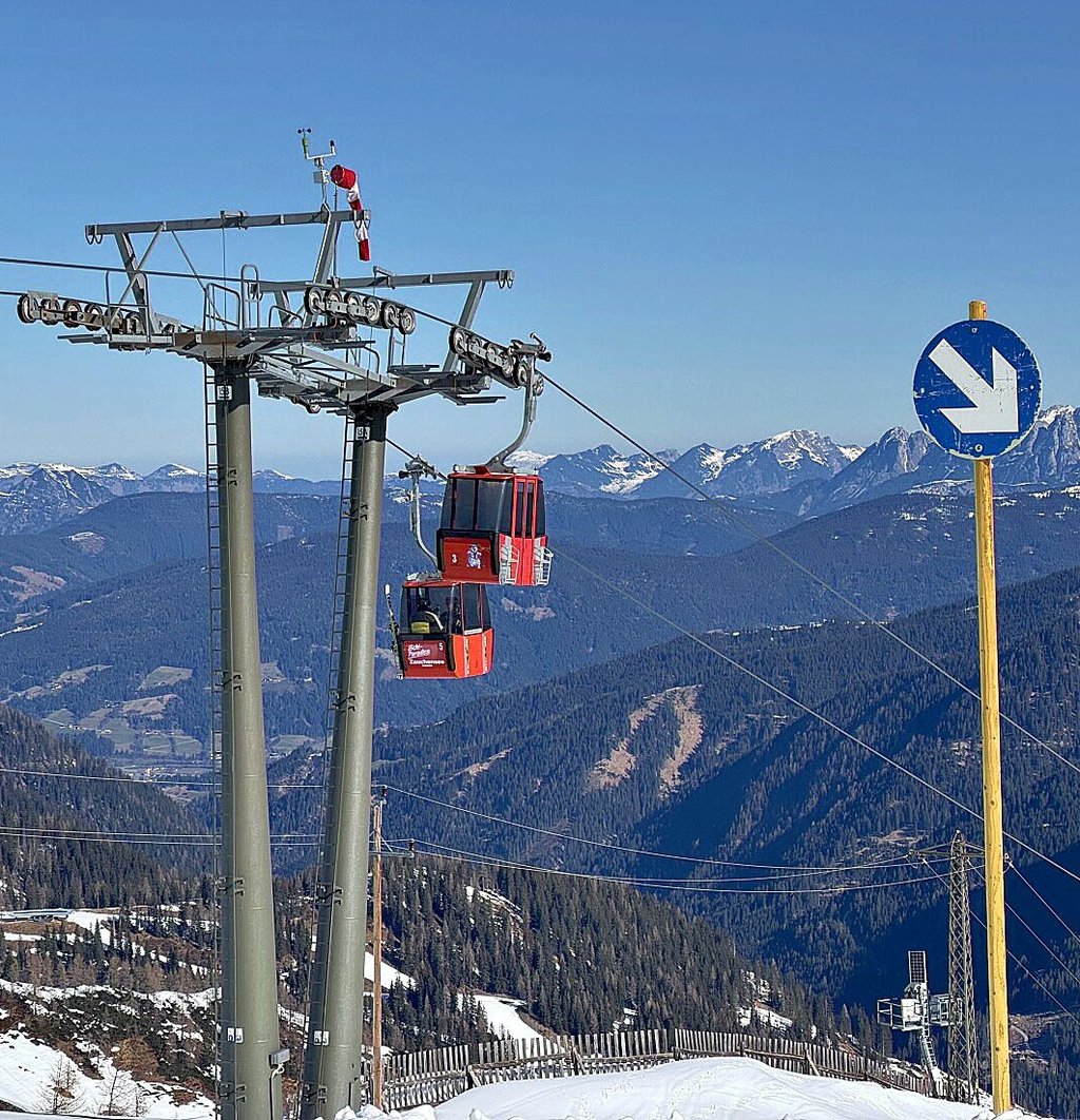 Mit der Gondel in zehn Minuten nach oben.