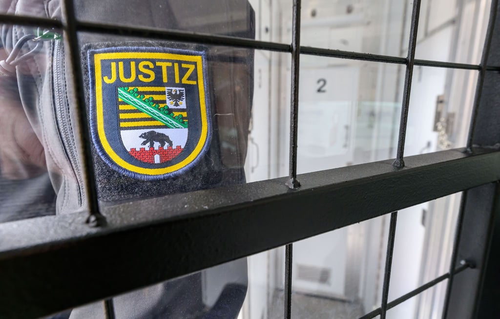 Halle will den Gefängnis-Neubau für den Süden Sachsen-Anhalts. (Symbolbild)