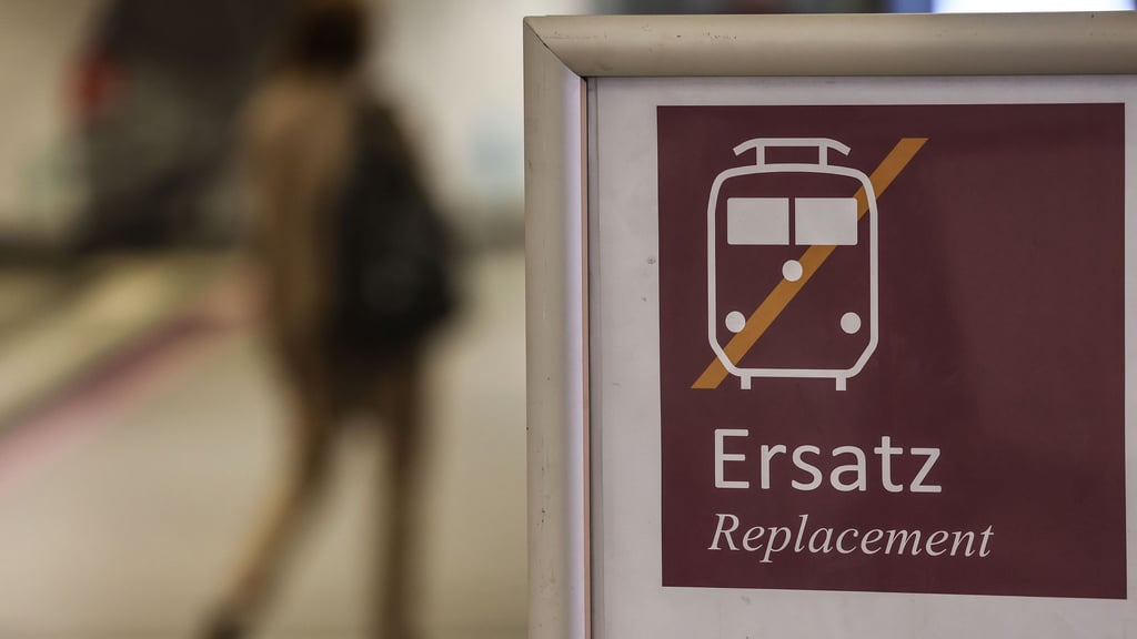 Für Baumaßnahmen sperrt die Deutsche Bahn Strecken in Thüringen, das wirkt sich nicht nur auf den Nahverkehr aus. (Symbolbild)