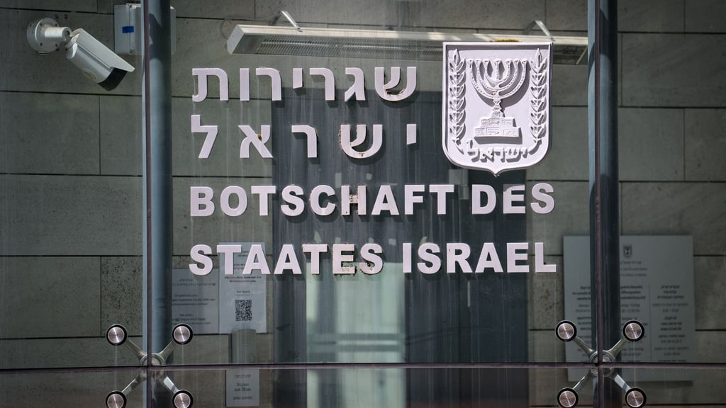 Vor dem Kammergericht beginnt ein Prozess gegen einen 19-Jährigen, der einen Anschlag auf die israelische Botschaft in Berlin geplant haben soll. (Archibvbild)