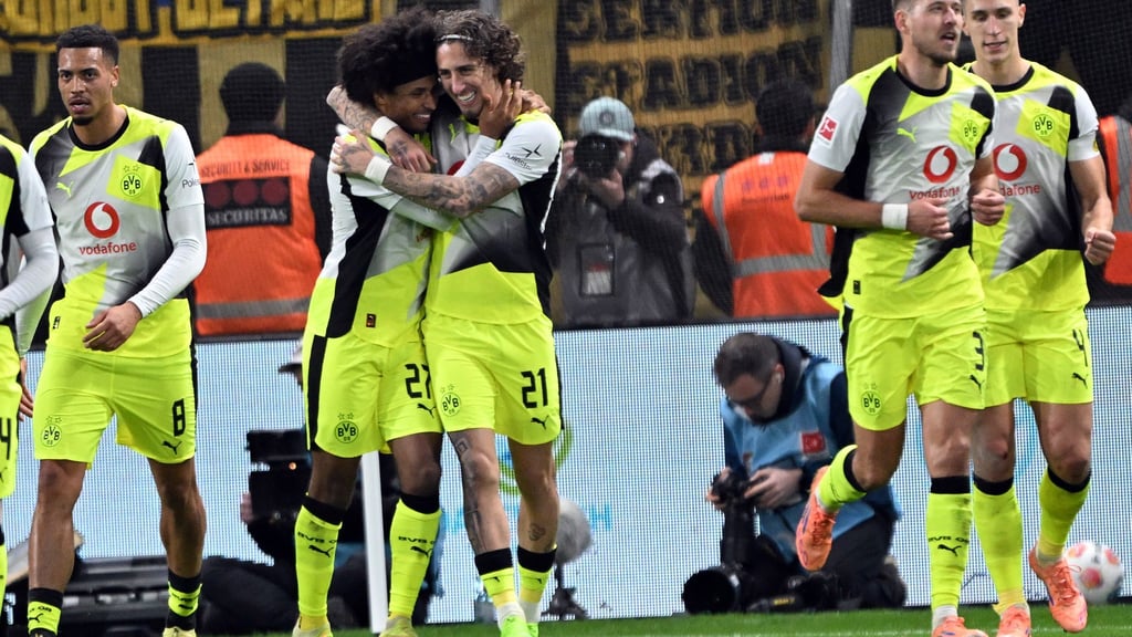 Der BVB jubelt im ersten der beiden wichtigen Duelle mit Leverkusen.