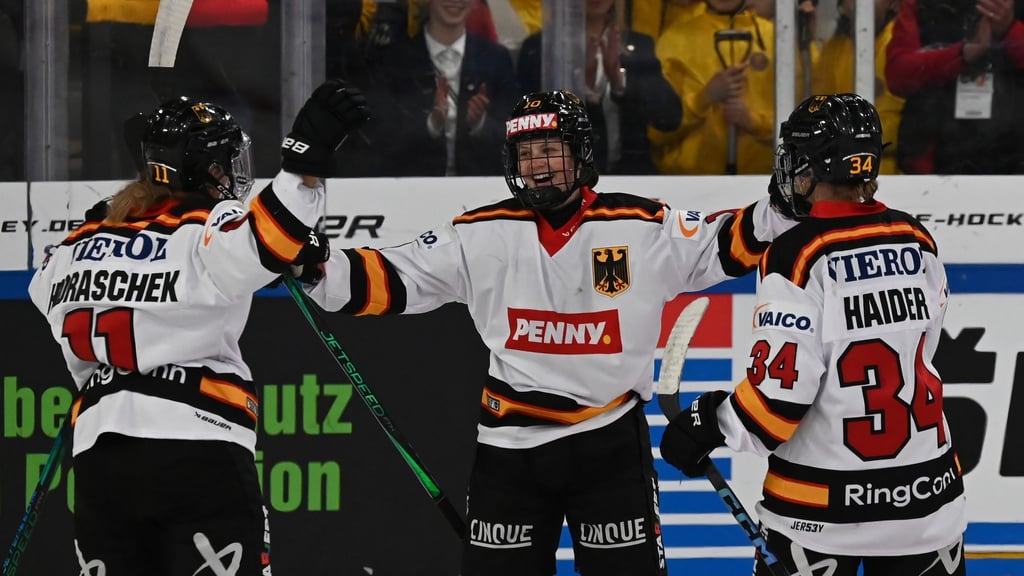 Die Eishockey-Spielerinnen dürfen sich über eine gute Nachricht freuen. (Archivbild)