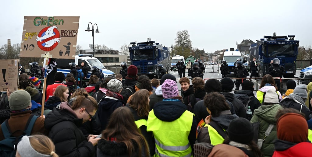 Erste Verletzte erreichen das Uniklinikum.