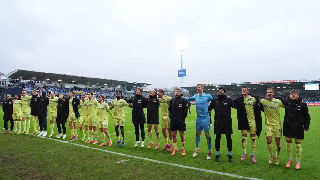 Hertha BSC feiert in Kiel.