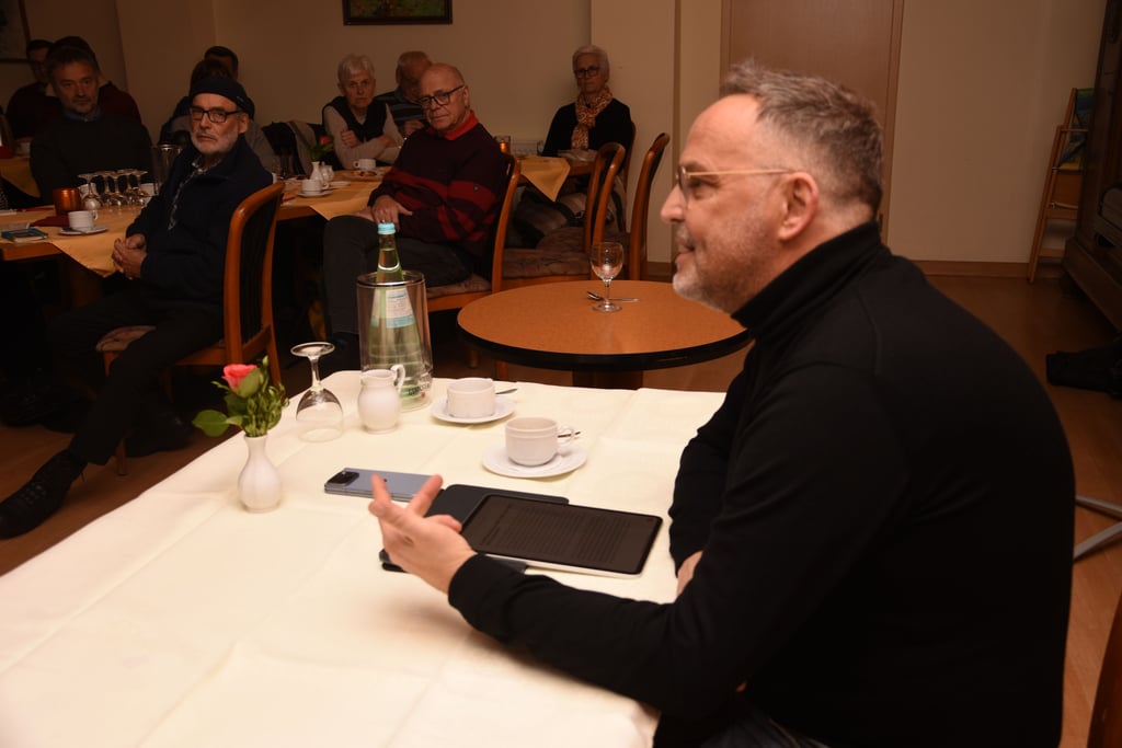 Dirk Neubauer bei seiner Lesung in Kalbe.