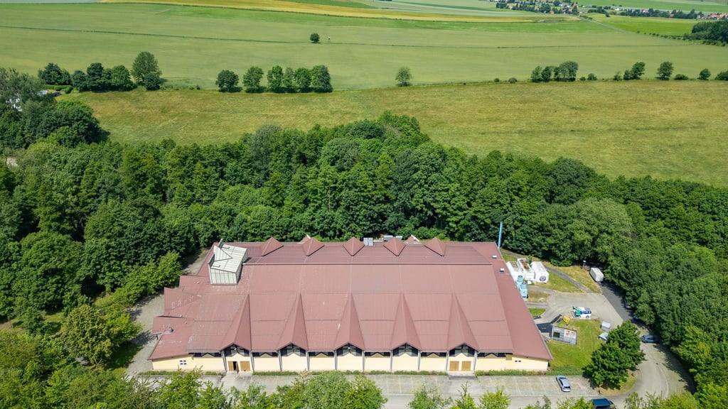 In der Eishalle Jonsdorf startet der Betrieb unter neuer Regie. (Archivbild)