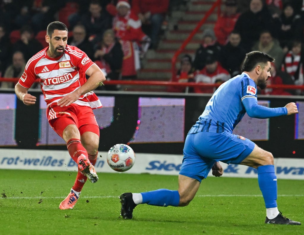 Rani Khedira (l) avancierte erneut zum Matchwinner für Union Berlin.