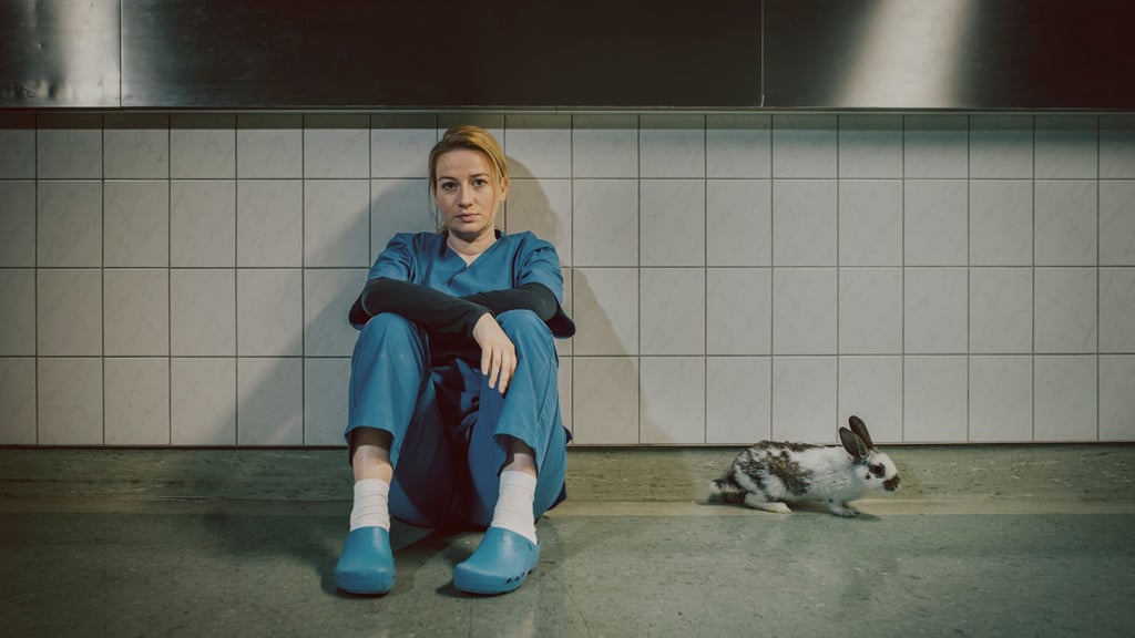 Gerichtsmedizinern Theresa Wolff (Nina Gummich) kommt in ihrem letzten Fall ins Grübeln.