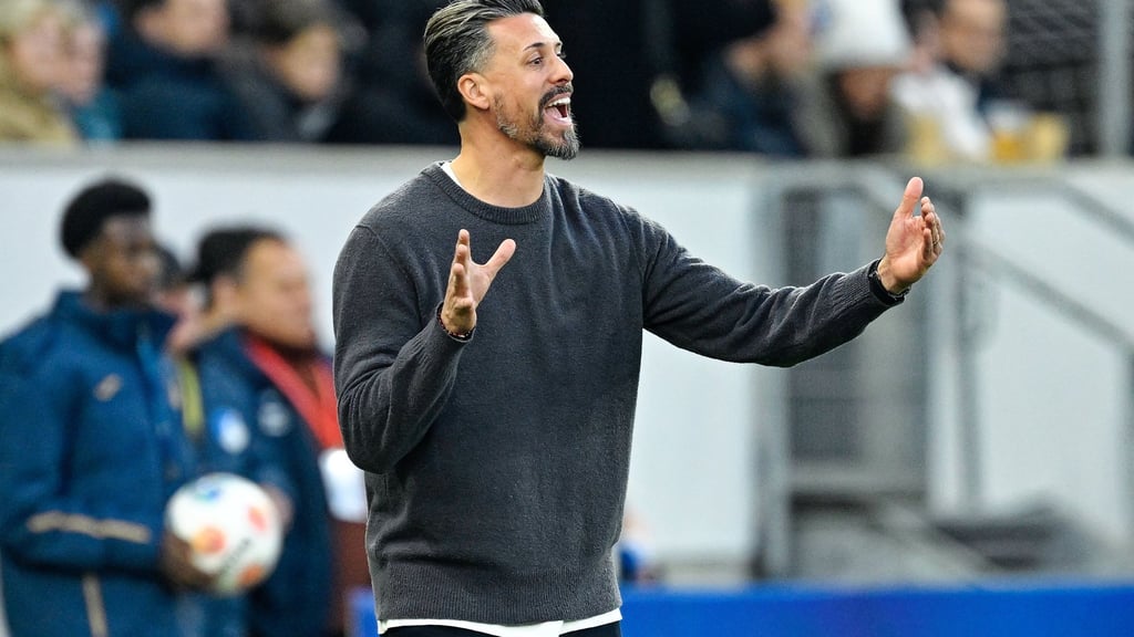 Deutliche Niederlage an alter Wirkungsstätte: FCA-Coach Sandro Wagner