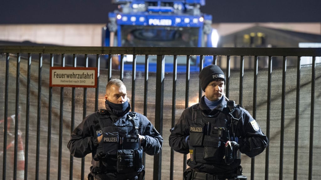 Die Polizei bereitet sich auf Proteste Zehntausender Menschen in Gießen vor, die gegen die geplante Neugründung der AfD-Jugendorganisation auf die Straße gehen wollen.
