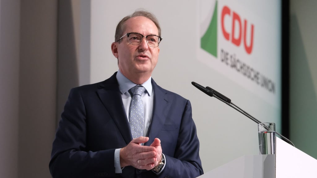 Der Bundesinnenminister kritisiert Gewalt gegen Polizisten.