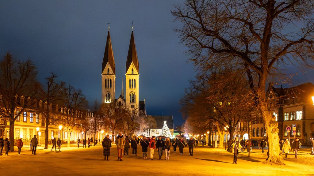 Vom Domplatz bis zum Torteich waren Hunderte Besucher unterwegs, um die Halberstädter Weihnachtshöfen 2025 zu erleben.