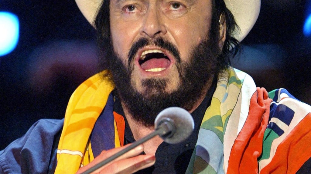 Der echte Luciano Pavarotti - 2003 bei einem „Wetten, dass..?“-Auftritt. (Archivbild)