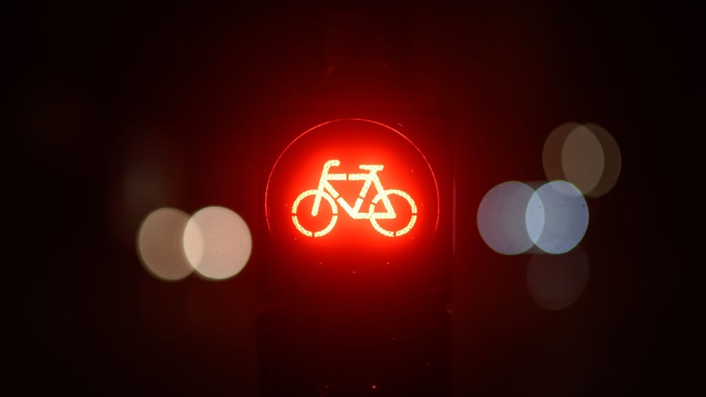 Die Polizei untersagte dem betrunkenen Fahrradfahrer die Weiterfahrt. (Symbolbild)