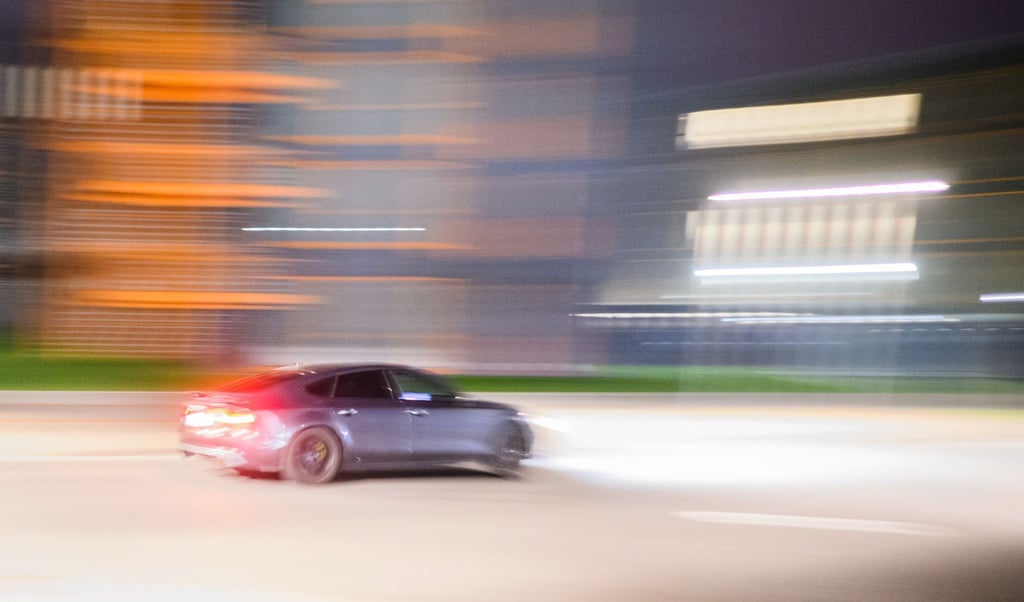 Etliche Teilnehmer des Tuning-Treffens sollen die eintreffende Polizei angegriffen haben. (Symbolbild)