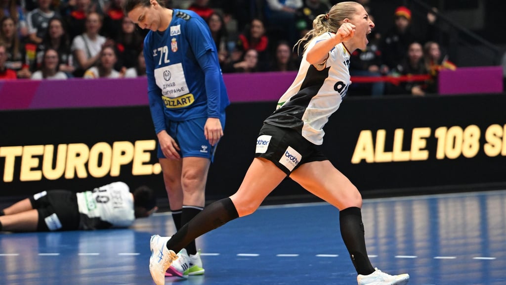 Die deutschen Handballerinnen haben das letzte WM-Vorrundenspiel gegen Serbien gewonnen.