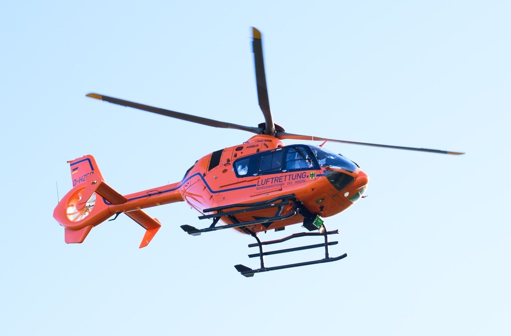 Ein Rettungshubschrauber brachte die junge Frau ins Krankenhaus. (Symbolbild)