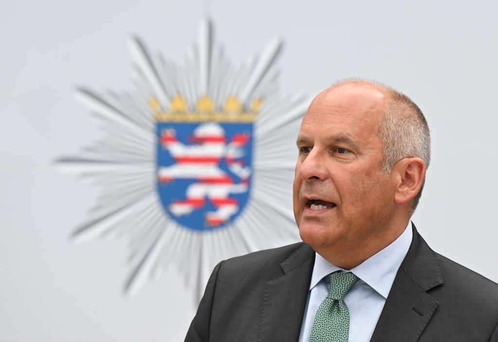 „Es ist der Polizei zu verdanken, dass es nicht zu weiteren Eskalationen gekommen ist“, sagt Poseck.