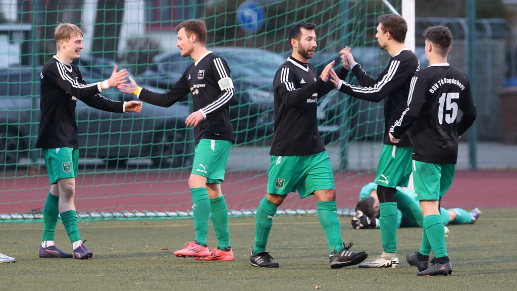 Philipp Glage (Mitte) und der BSV 79 haben nicht nur einen Sieg im Stadtderby, sondern auch die Rückkehr in die Erfolgsspur bejubelt.