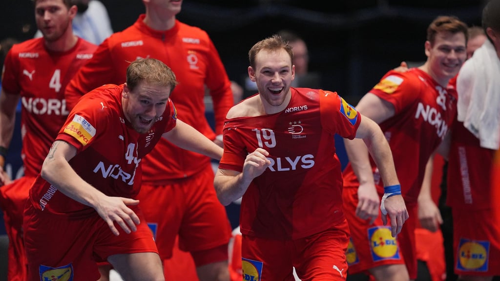 Die Dänen Simon Pytlick (l) und Mathias Gidsel (r) feiern reihenweise Erfolge im Nationalteam.