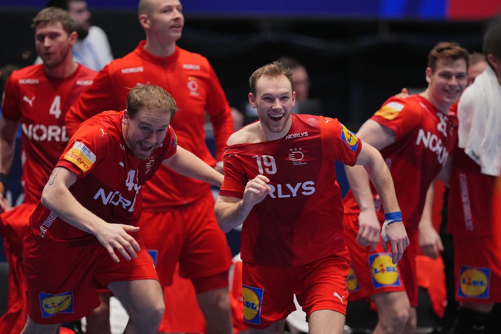 Die Dänen Simon Pytlick (l) und Mathias Gidsel (r) feiern reihenweise Erfolge im Nationalteam.