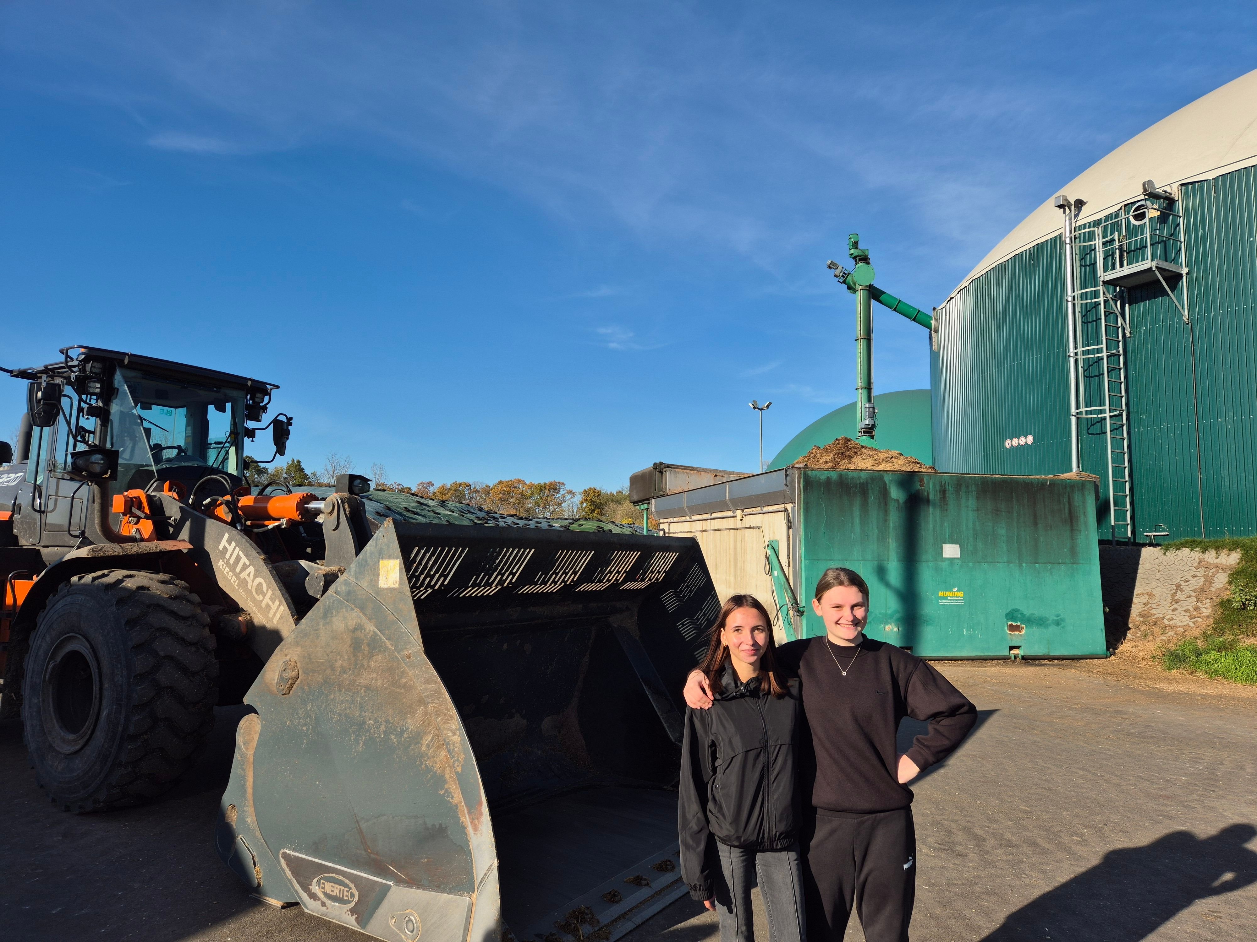 Schüler besichtigen Biogasanlage in Genthin: Von Methanbläschen, die zu glitzern beginnen