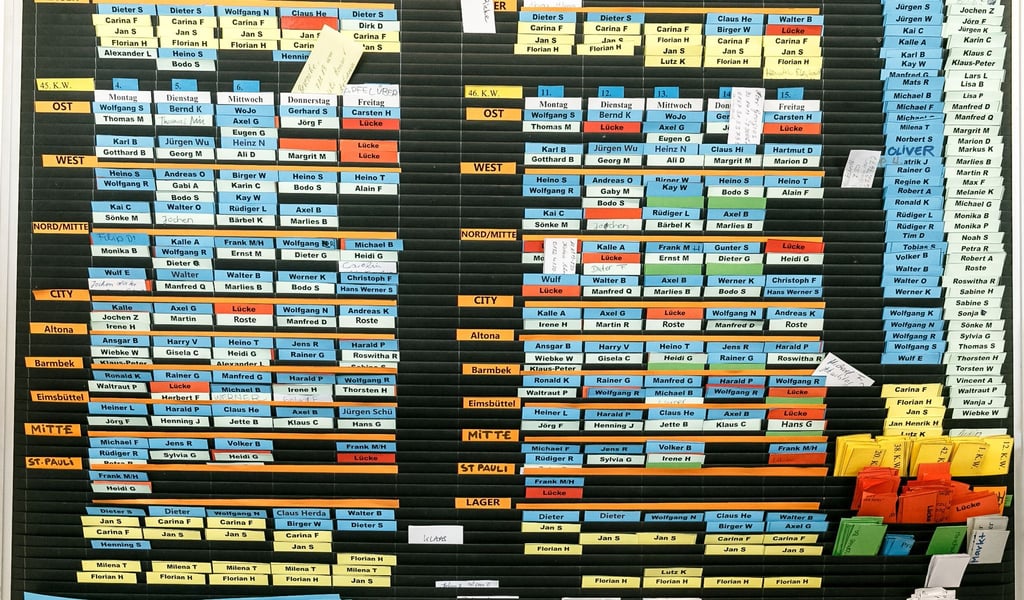 Wer arbeitet wann? Das regelt in vielen Unternehmen der Dienstplan.