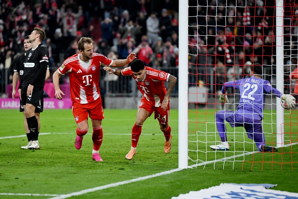 Luis Diaz (m) wird zum Münchner Matchwinner.