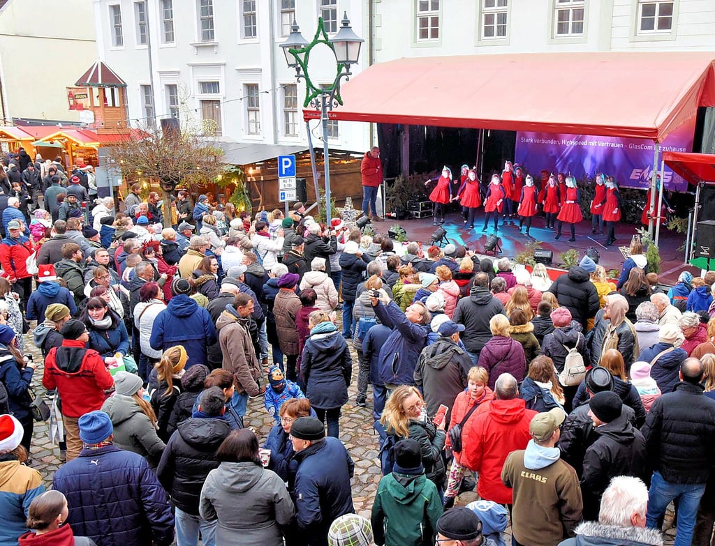 Der Weihnachtsmarkt in Barby und das Konzept der offenen Höfe lockten am Wochenende viele Besucher an. 