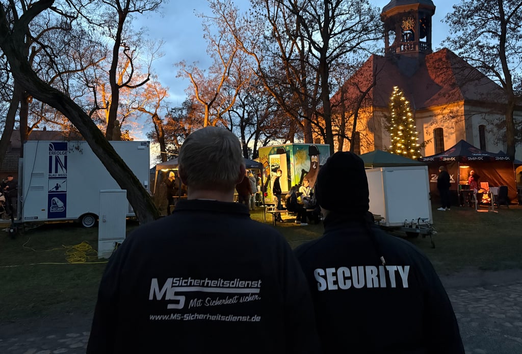 Beim Weihnachtsmarkt in Niegripp ist erstmals ein professioneller Sicherheitsdienst im Einsatz gewesen. Dies war Teil der Auflagen für die Sicherheit.