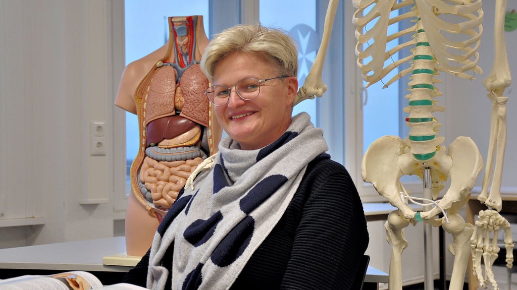 Kathrin Schilling drückt noch einmal die Schulbank und lässt sich  in  der Johanniter-Pflegeschule in Stendal zur Pflegefachfrau ausbilden. 