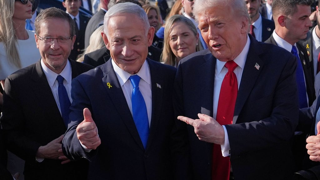 US-Präsident Donald Trump (r-l), der israelische Ministerpräsident Benjamin Netanjahu und Israels Präsident Izchak Herzog. (Archivbild)