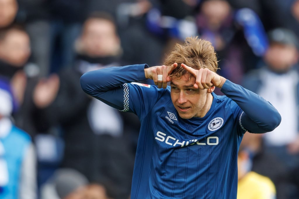 Geburtstagskind Grodowski feiert den Treffer gegen seinen Ex-Club.