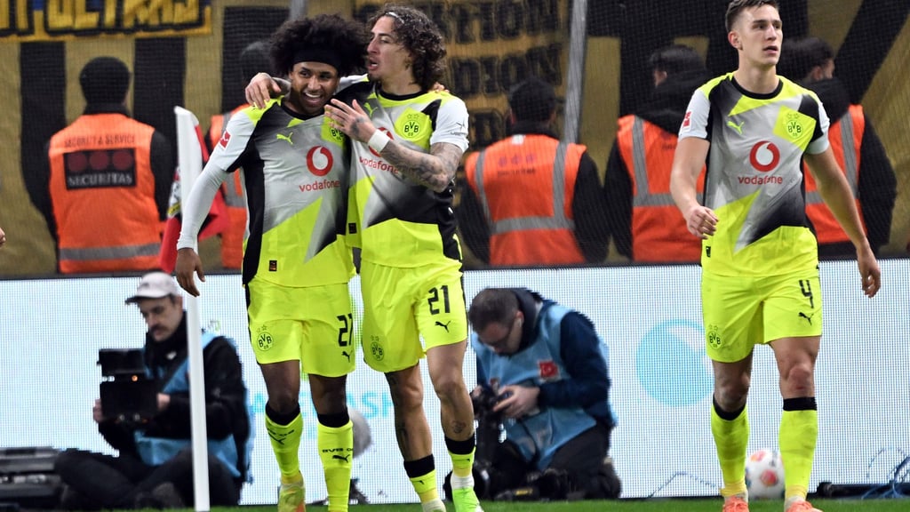 Karim Adeyemi (l) traf in Leverkusen erneut.