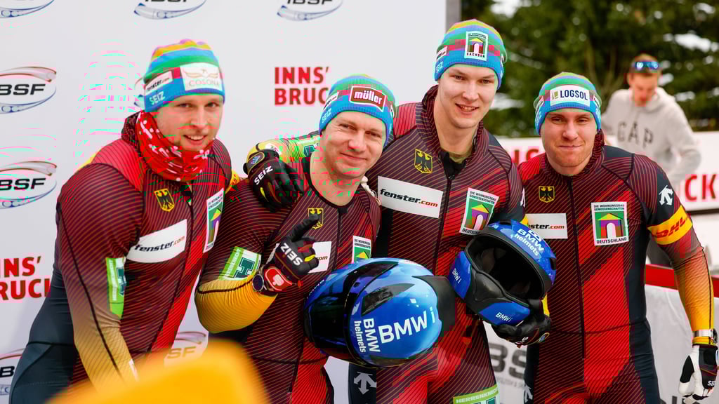 Sie jubelten am Sonntag vom obersten Podest (v. l.): Alexander Schueller, Francesco Friedrich, Tim Becker und Felix Straub .