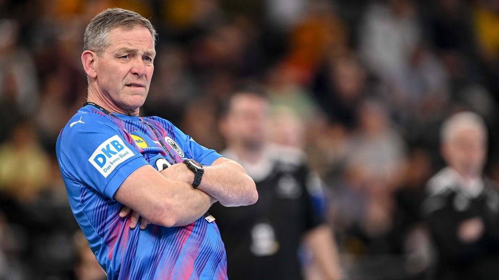 Bundestrainer Alfred Gislason hat mit den deutschen Handballern eine schwere EM-Gruppe erwischt. (Archivbild)