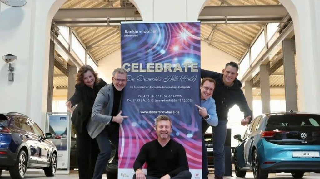 Exklusives Event in historischem Ambiente: Doreen Albrecht und Michael Walter aus der Geschäftsführung der ASA Autohaus GmbH, Ball-Initiator Steffen Matz, Ball Halle GmbH, Moderator Stephan Baier von Veranstaltungstechnik Halle und Matti Pirnack vom Funkhaus Halle als Partner der Dinner-Show.
