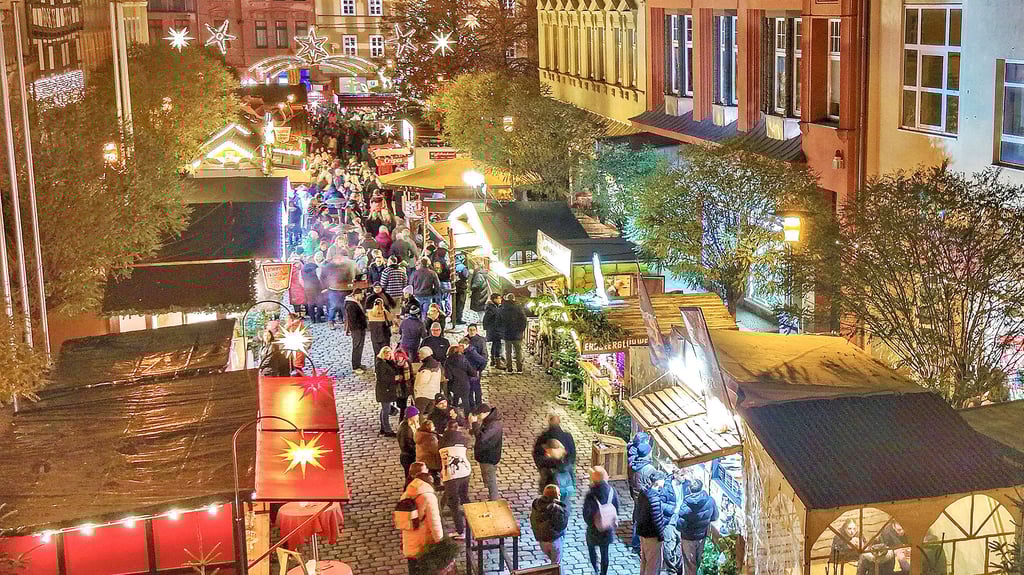 Festliche und entspannte Stimmung am ersten Weihnachtsmarkt-Wochenende in  Aschersleben.  