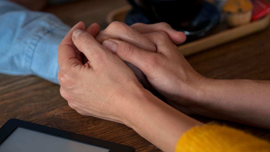 Das offene Gespräch mit Angehörigen hilft beim gemeinsamen Überwinden von Ängsten.