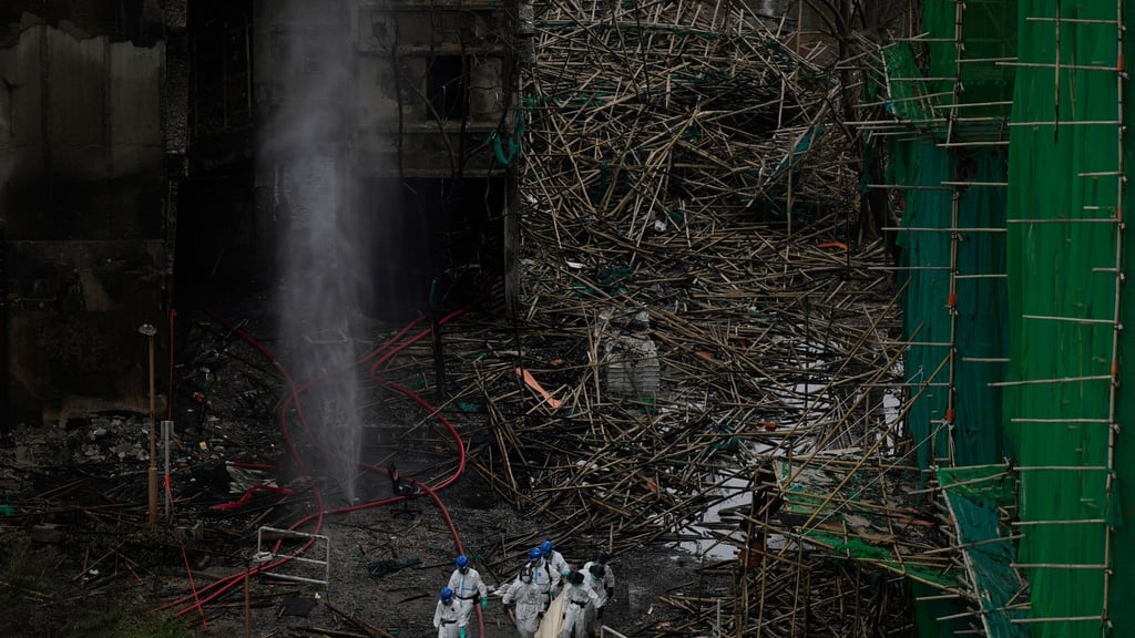 Die Sucharbeiten nach weiteren Leichen könnten noch Wochen andauern.