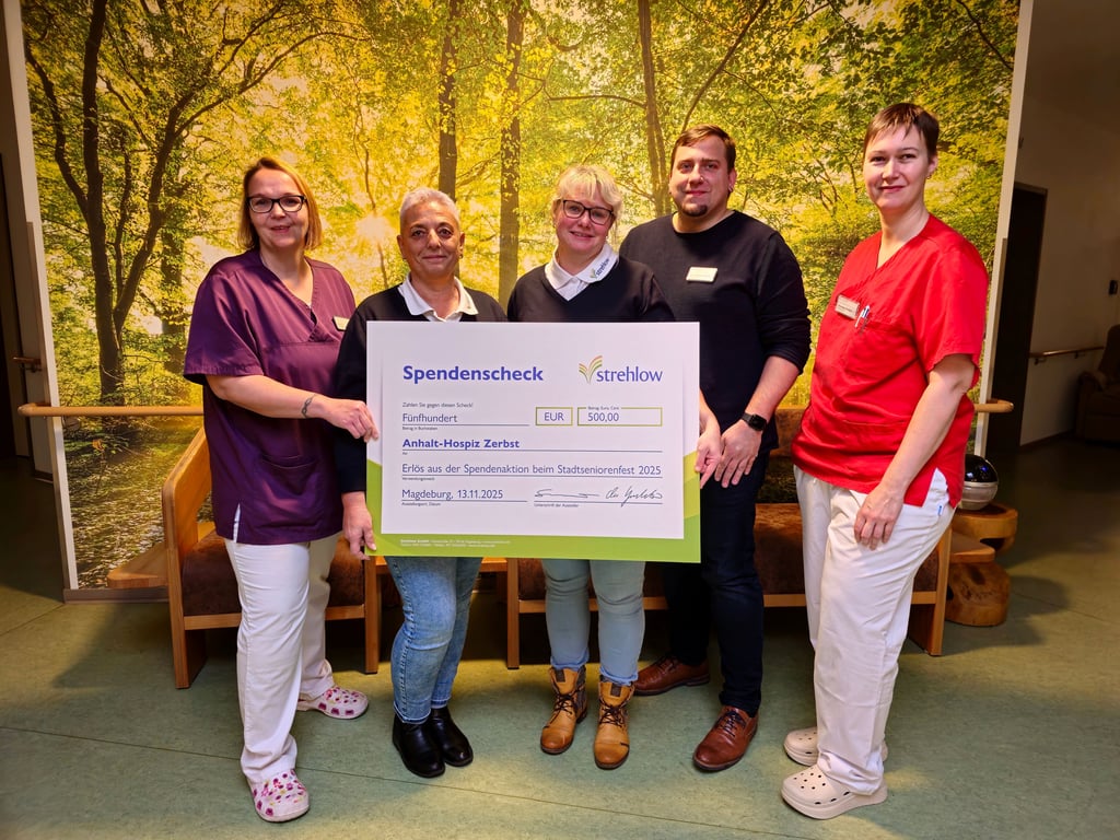 Groß  war die Freude beim Team des Anhalt-Hospiz' Zerbst über die Spende in Höhe von 500 Euro vom Sanitätshaus Strehlow.